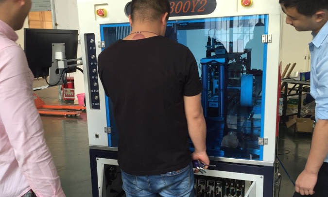 如何給企業(yè)選擇合適的全自動貼背膠機(jī) 如何給企業(yè)選擇合適的全自動貼背膠機(jī)