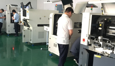 全自動SMT貼標(biāo)機(jī)的優(yōu)點(diǎn)有哪些