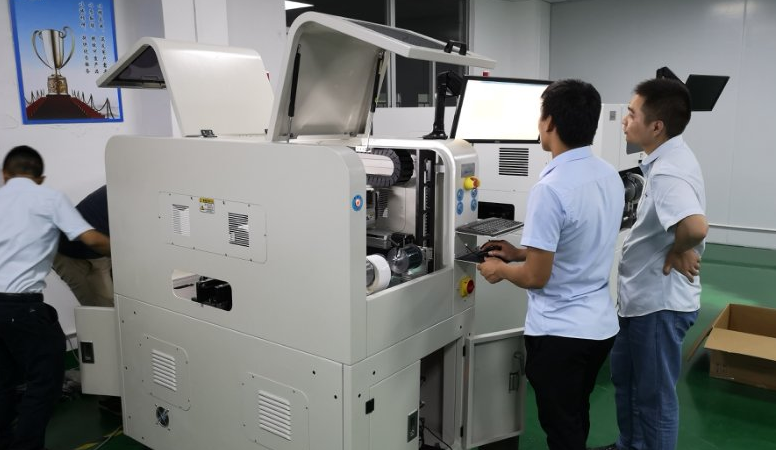 秦泰盛高精度自動貼背膠機