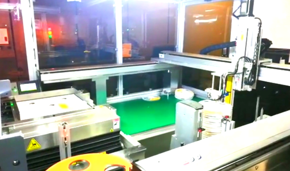 電子料盤自動打印貼標(biāo)機的優(yōu)勢特點